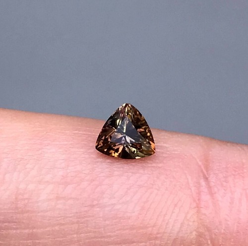 Axinite cut gemstone - 0.48,